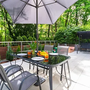 Beachfront Haga With Free Parking By Renters Apartament